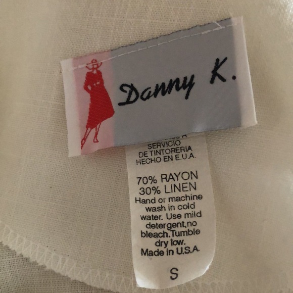 White dressy blouse with nice detailing - Picture 5 of 6